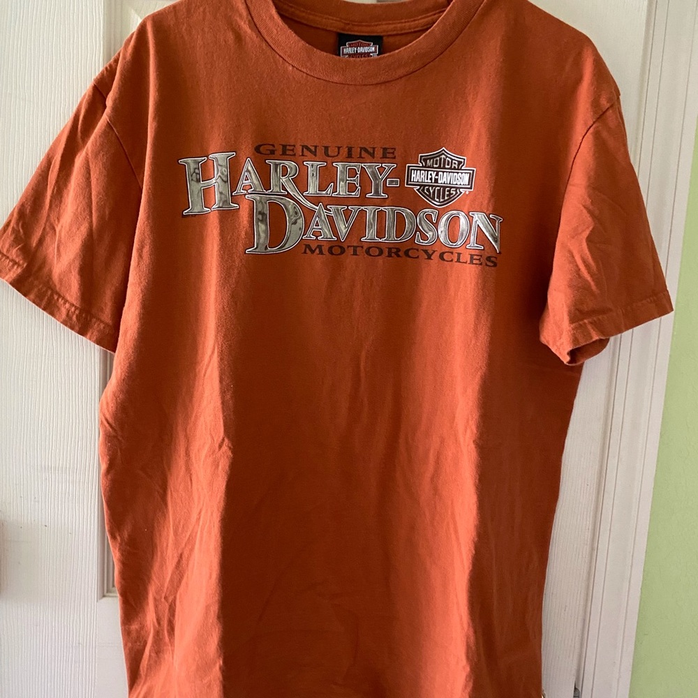 Men’s Harley-Davidson t-shirt.